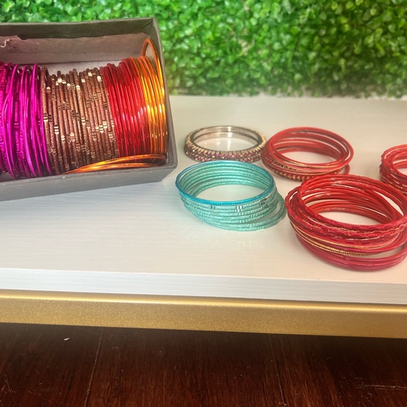 Tikka and earring set, colorful bangles - Picture 3 of 16
